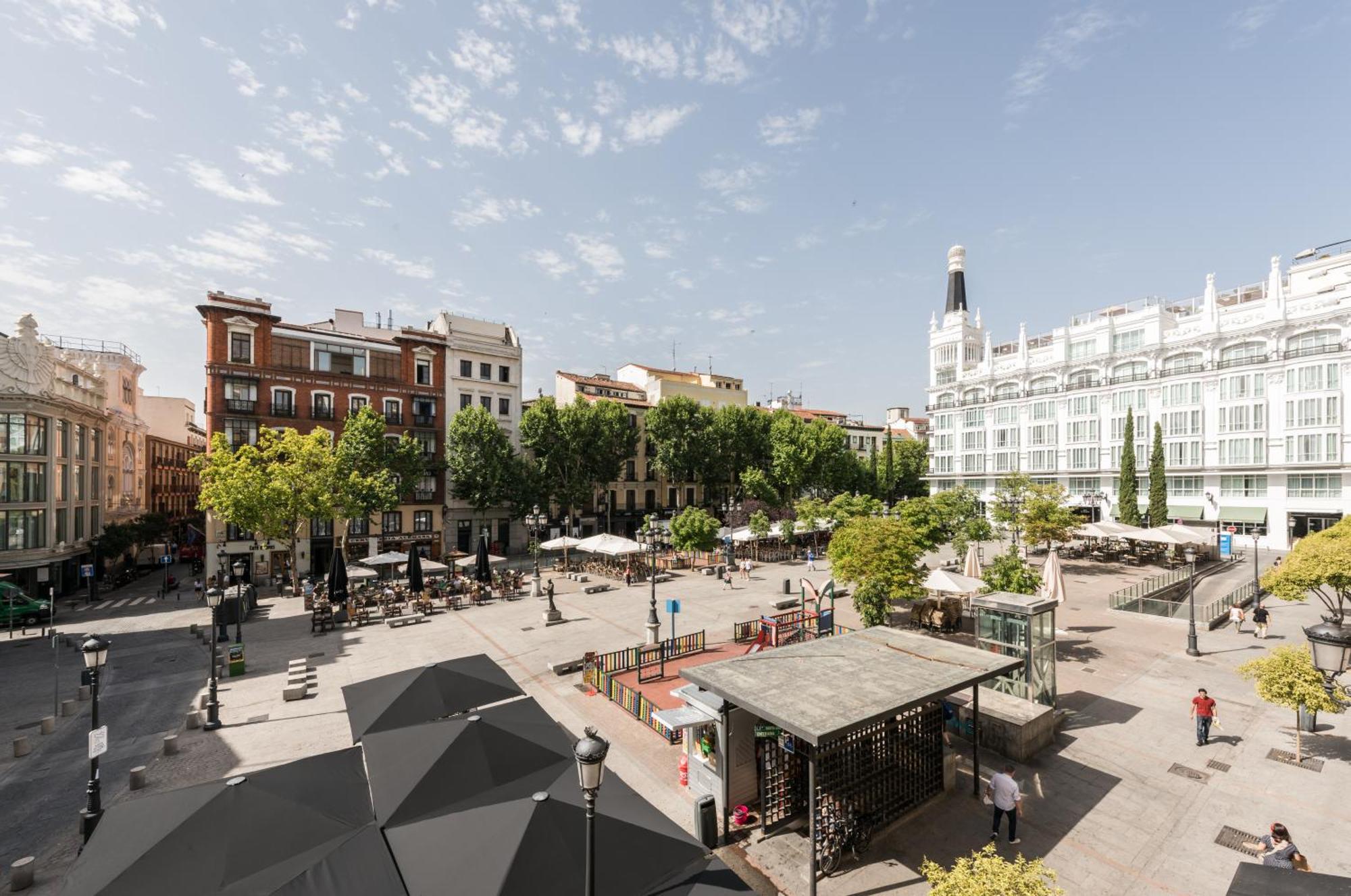 Апартаменты Santa Ana Plaza Мадрид Номер фото